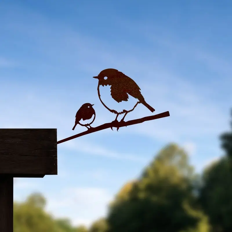 Roodborst en kuiken (metaal)